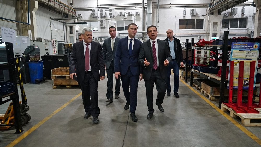 Министр аграрной политики и продовольствия Украины Роман Лещенко посетил завод Эльворти в период AGROEXPO-2021 — 6
