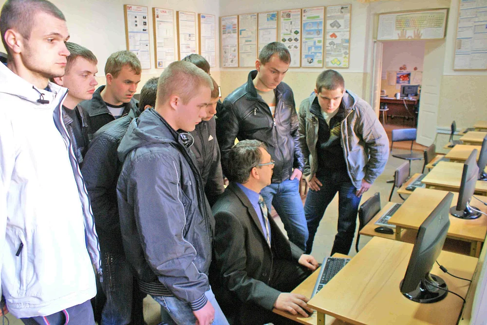 В Кировограде определили лучших молодых токарей — 8