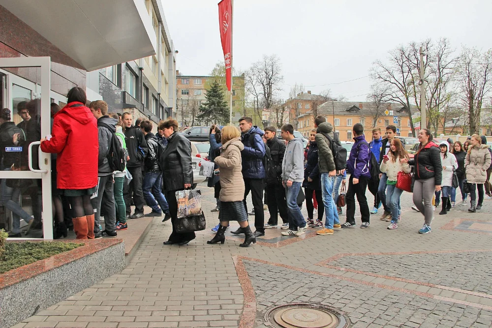 Более 500 кировоградцев пришли на День открытых дверей «Червоной зирки» — 1