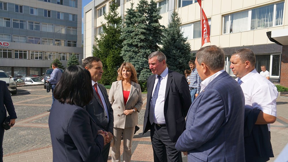 Вице-премьер-министр Украины Олег Уруский с рабочим визитом посетил завод Эльворти — 32