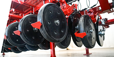 Прикатывающие колёса и пальцевые загортачи