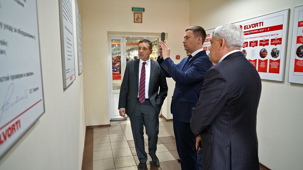 Министр аграрной политики и продовольствия Украины Роман Лещенко посетил завод Эльворти в период AGROEXPO-2021 — 3