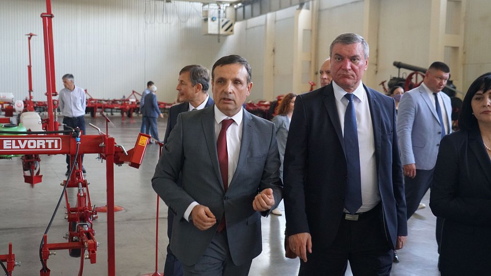 Вице-премьер-министр Украины Олег Уруский с рабочим визитом посетил завод Эльворти — 12