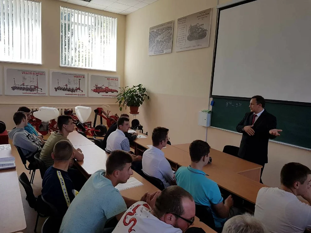 Лабораторія сільгоспмашин Ельворті в НУБіП поповниться 3-ма новими зразками. — 3