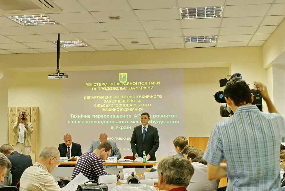 На базі «Червона зірка» пройшла міністерська нарада з питань сільгоспмашинобудування — 5