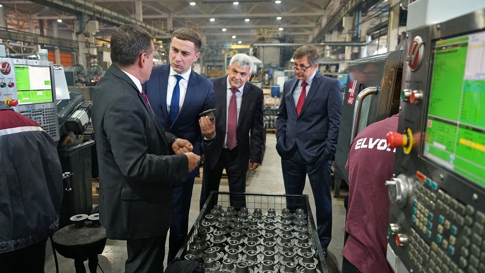 Министр аграрной политики и продовольствия Украины Роман Лещенко посетил завод Эльворти в период AGROEXPO-2021 — 7