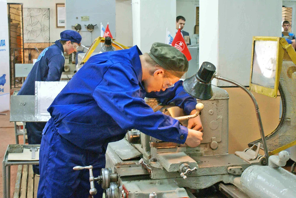 В Кировограде определили лучших молодых токарей — 13