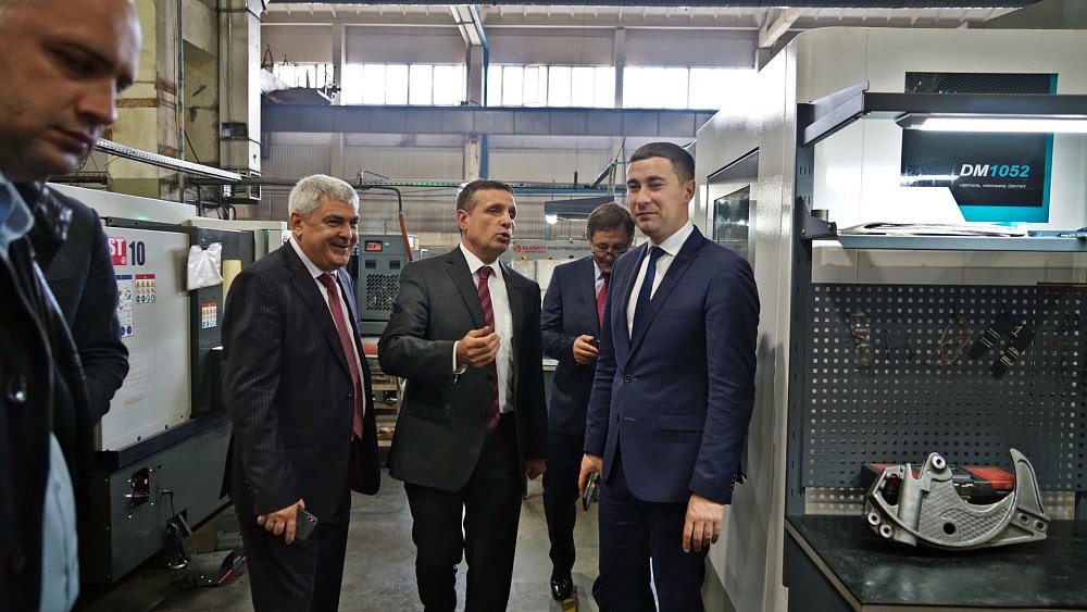 Министр аграрной политики и продовольствия Украины Роман Лещенко посетил завод Эльворти в период AGROEXPO-2021 — 9